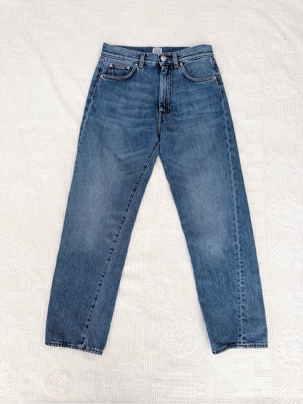 Toteme Original Twisted Seam Cropped Denim Jeans in Grey
